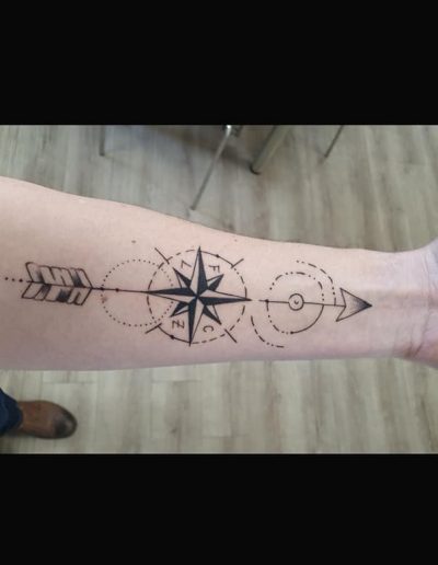 tatouage-fleche-et-boussole tattoo my st fulgent 85