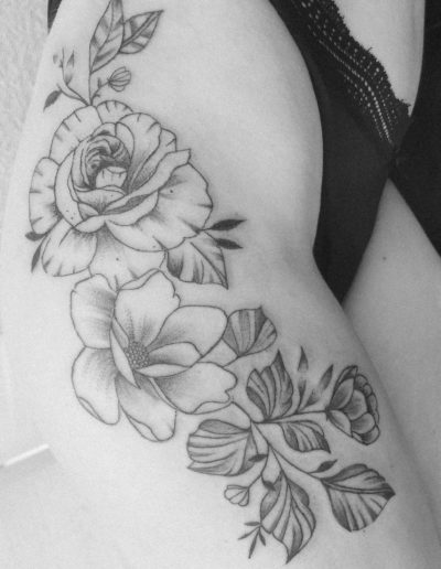tatouage-floral-cuisse-tattoo-my-st-fulgent-85